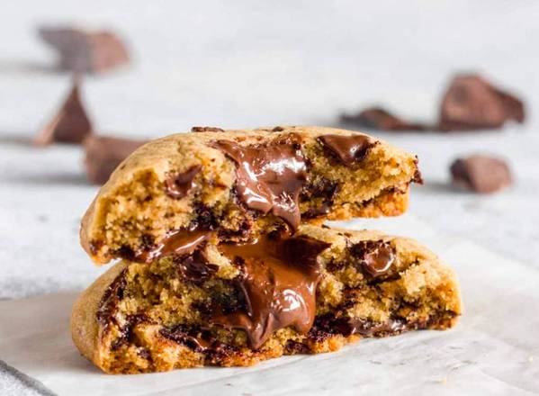 Sizzling Choco Chunk Cookies (4 pcs)