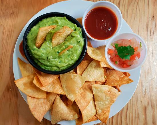 Large Guacamole with chips