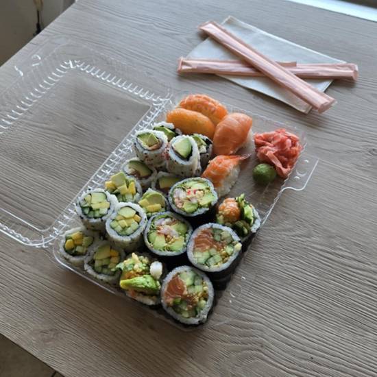 Plateaux du chef - Repas 30 morceaux pour 2 / Chef’s Platters - 30-Piece Meal for 2