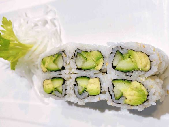 Cucumber & Avocado Roll R22 Rouleau De Concombre Et Avocat