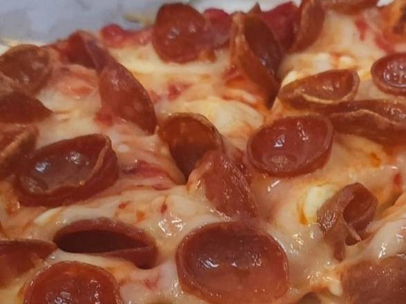 Pizza Pepperoni (Taille Moyenne)