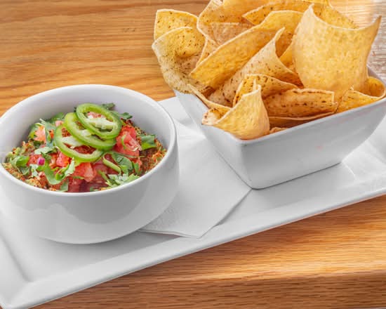 Do Good guac + chips