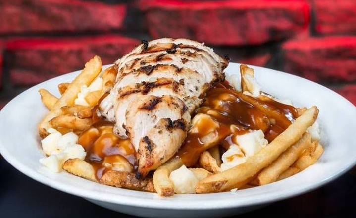 Poutine au Poulet marinée et grillée/  Marinated and Grilled Chicken Poutine