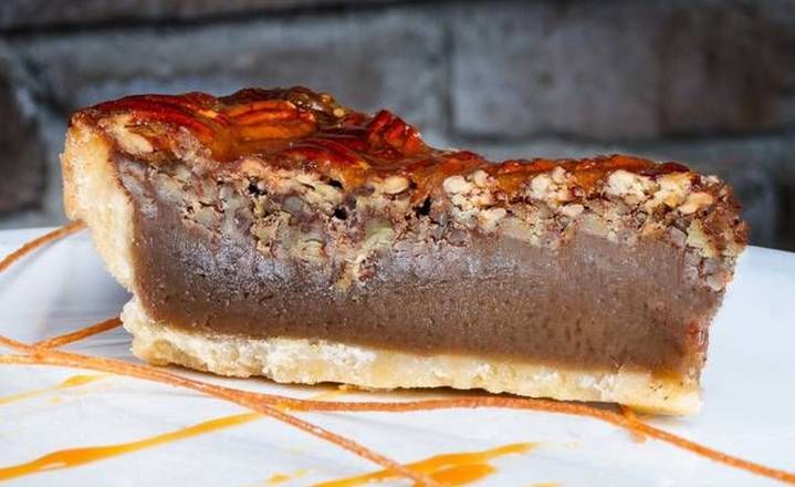 Tarte aux pacanes. / Pecan pie.