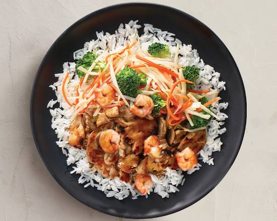 Teppanyaki au poulet et aux crevettes avec du riz