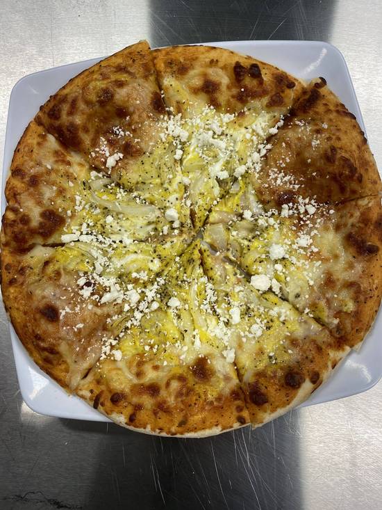 Pizza avec oeuf & mozzarella et parmesan