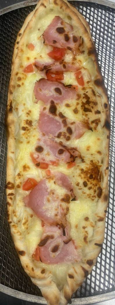 #7 Canoe pizza (pide) Bologne