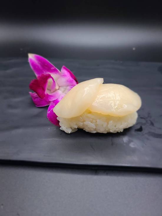 Scallop Nigiri (2Pcs) / Sashimi (3Pcs)